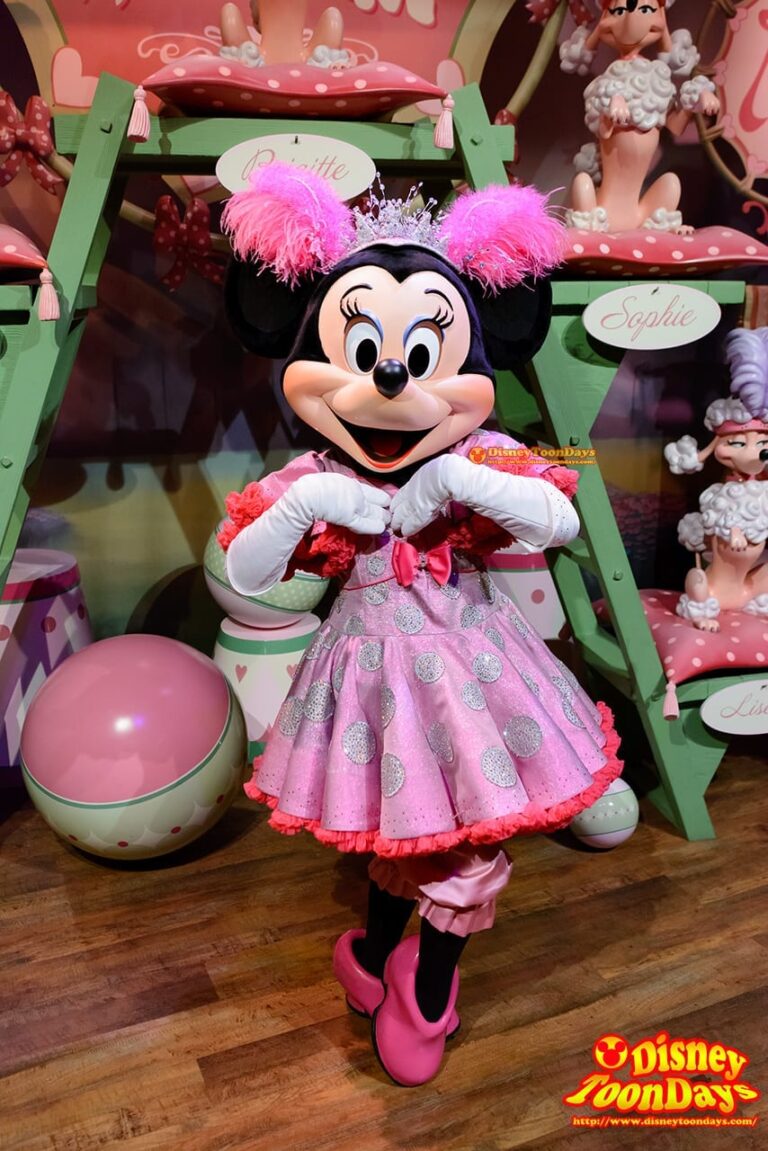 サーカスのミニー、デイジー、ドナルド、グーフィーとグリーティング